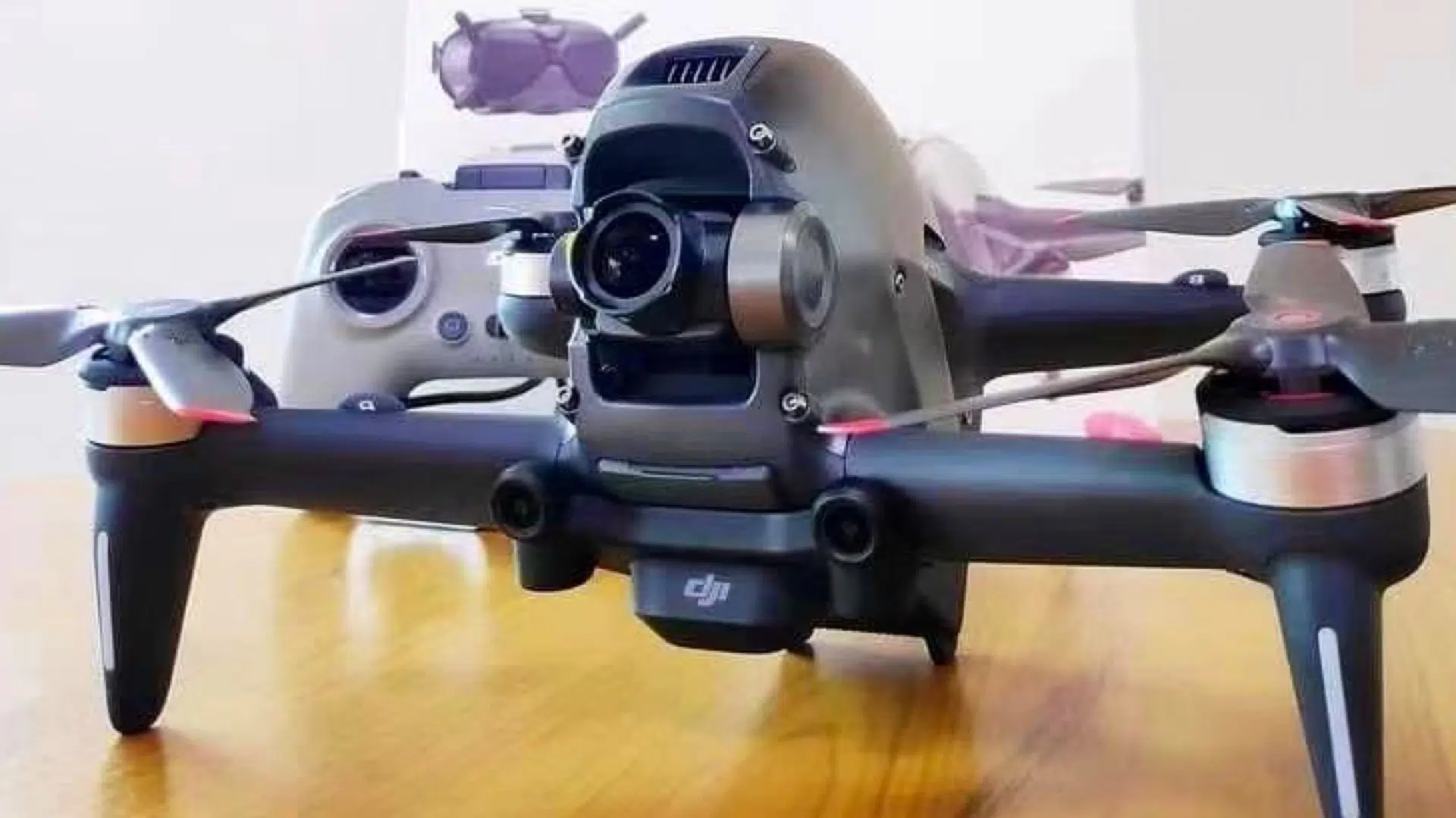Leaked-This-Is-The-New-DJI-FPV-Drone-.001 Dron FPV DJI