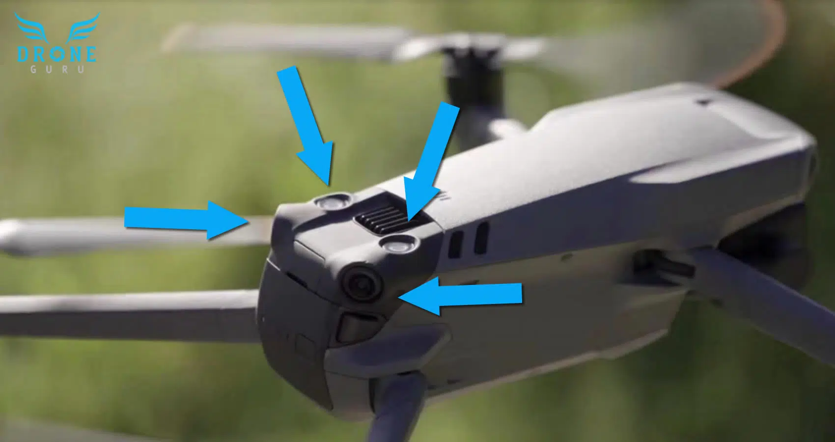 Drone GURU - DJI Mavic 3 - en vuelo desde lateral trasero - sensores Drone GURU - DJI Mavic 3 - en vuelo desde lateral trasero - sensores