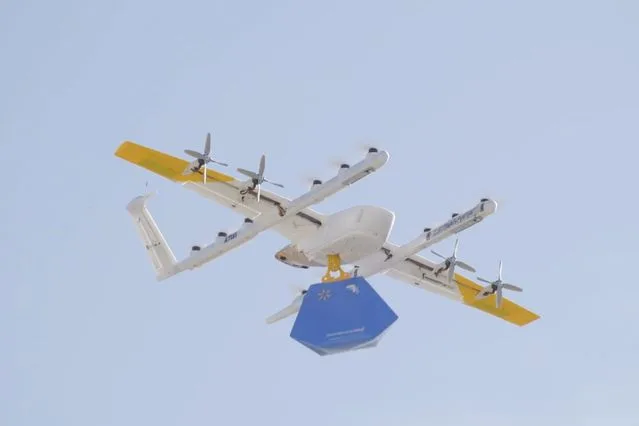 25 Drone de walmart haciendo una entrega