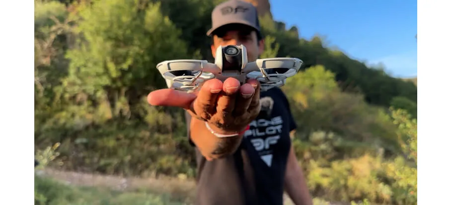 Despegar-desde-la-mano-el-DJI-NEO