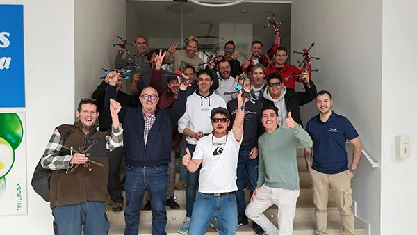 Foto de grupo. Curso Reparacion de drones